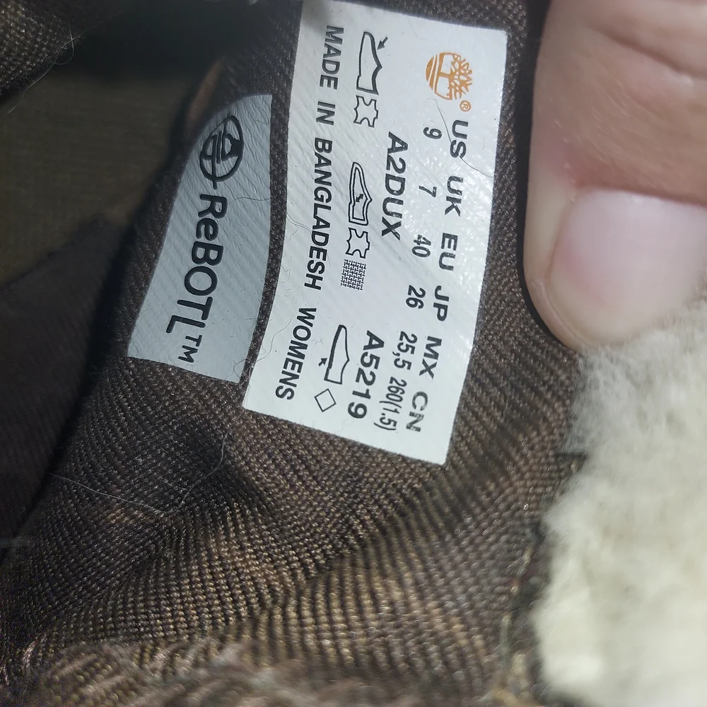 Tan Women's Boots with White Fur Lining